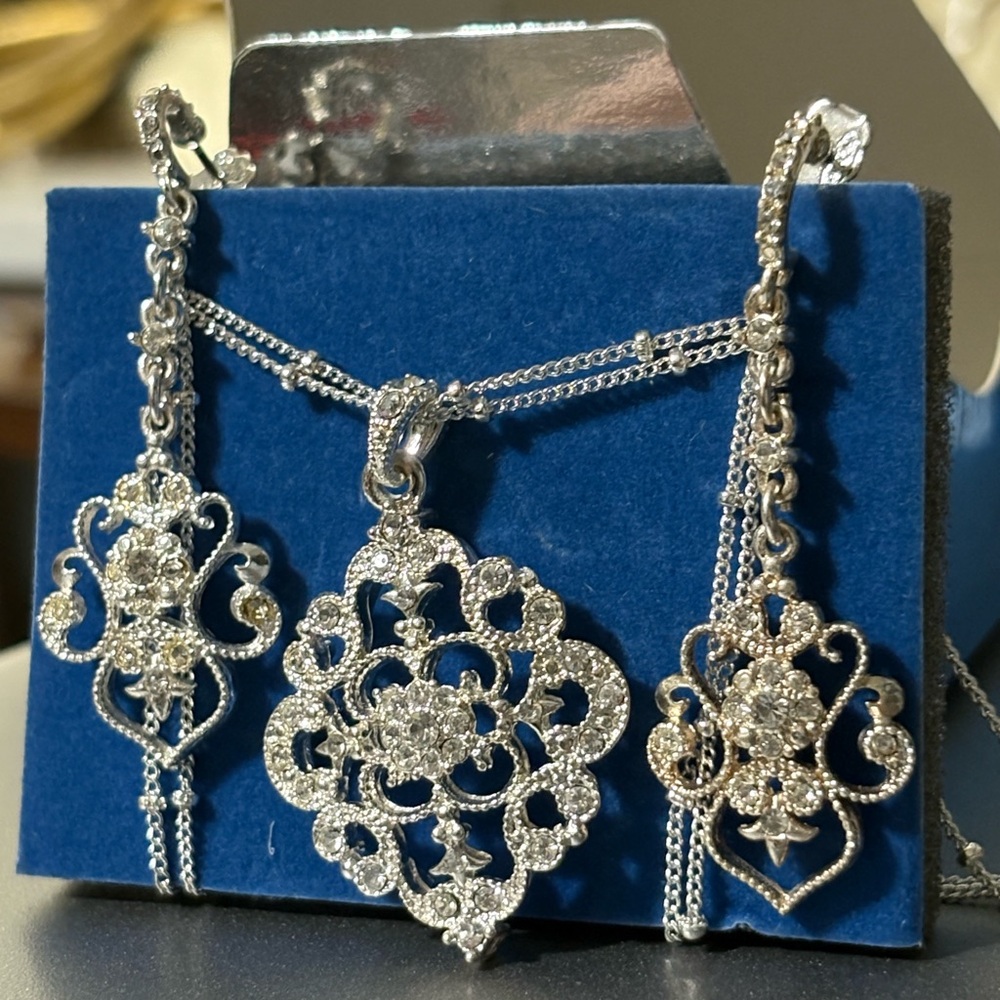Avon 2008 Silver-Tone Filigree Pendant Necklace Set - Elegant Floral Design